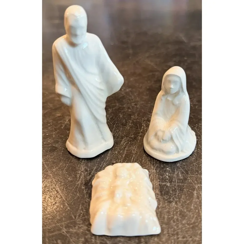 Vintage 14 Piece Ceramic Small Molded Christmas Nativity Set~Glazed White